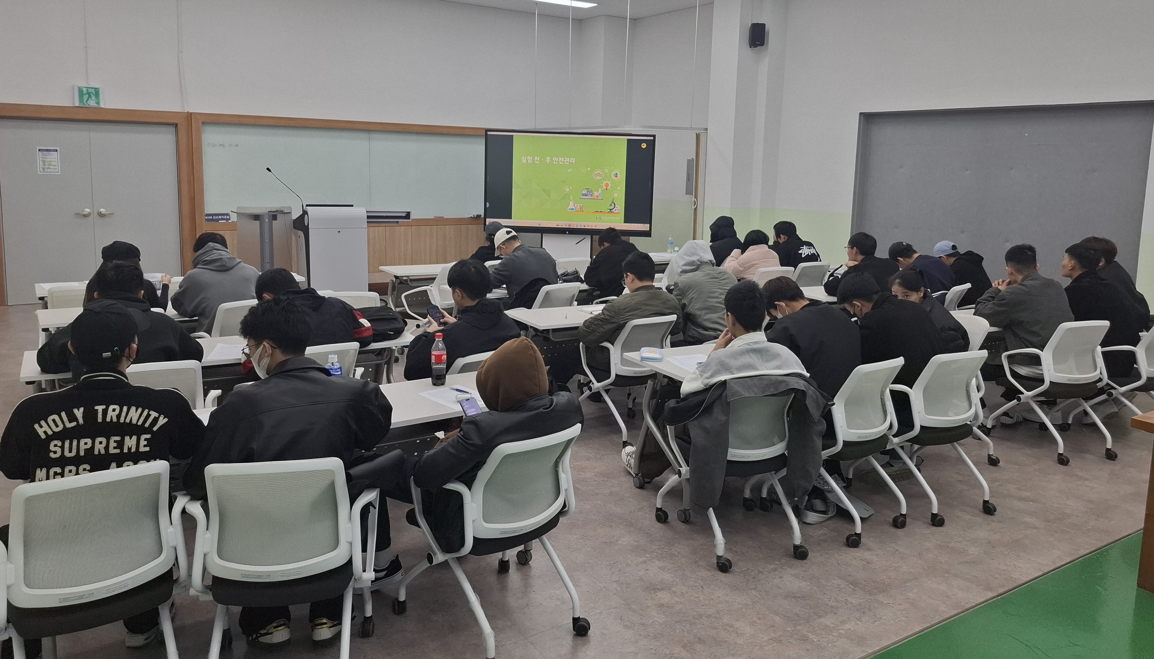 2025.11.11 하반기 연구실안전교육 1학년 이미지 1 - 본문에 자세한설명을 제공합니다.